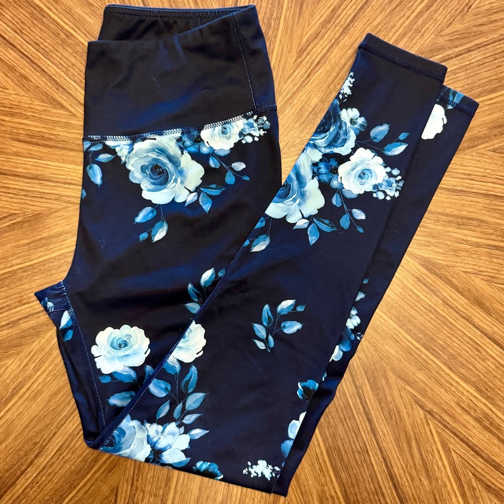 Electric Yoga blue floral leggings, size medium.